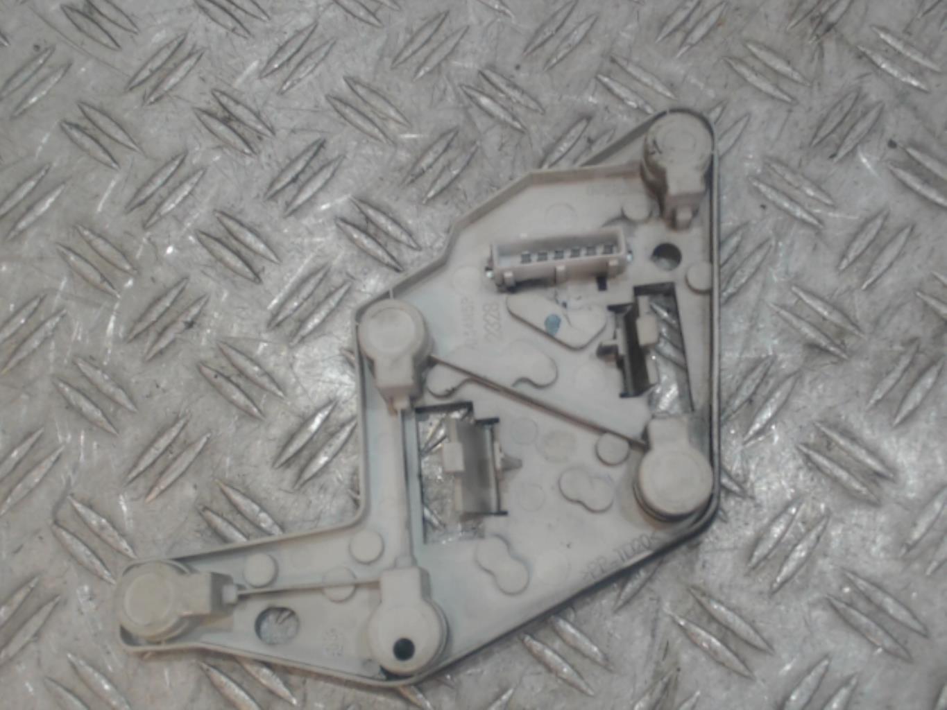 Base portalampade fanale posteriore destro TOYOTA AVENSIS 1 PHASE 2 Diésel - 1