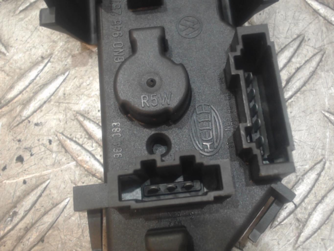 Base portalampade fanale posteriore destro VOLKSWAGEN POLO 3 PHASE 2 Gasolina - 1