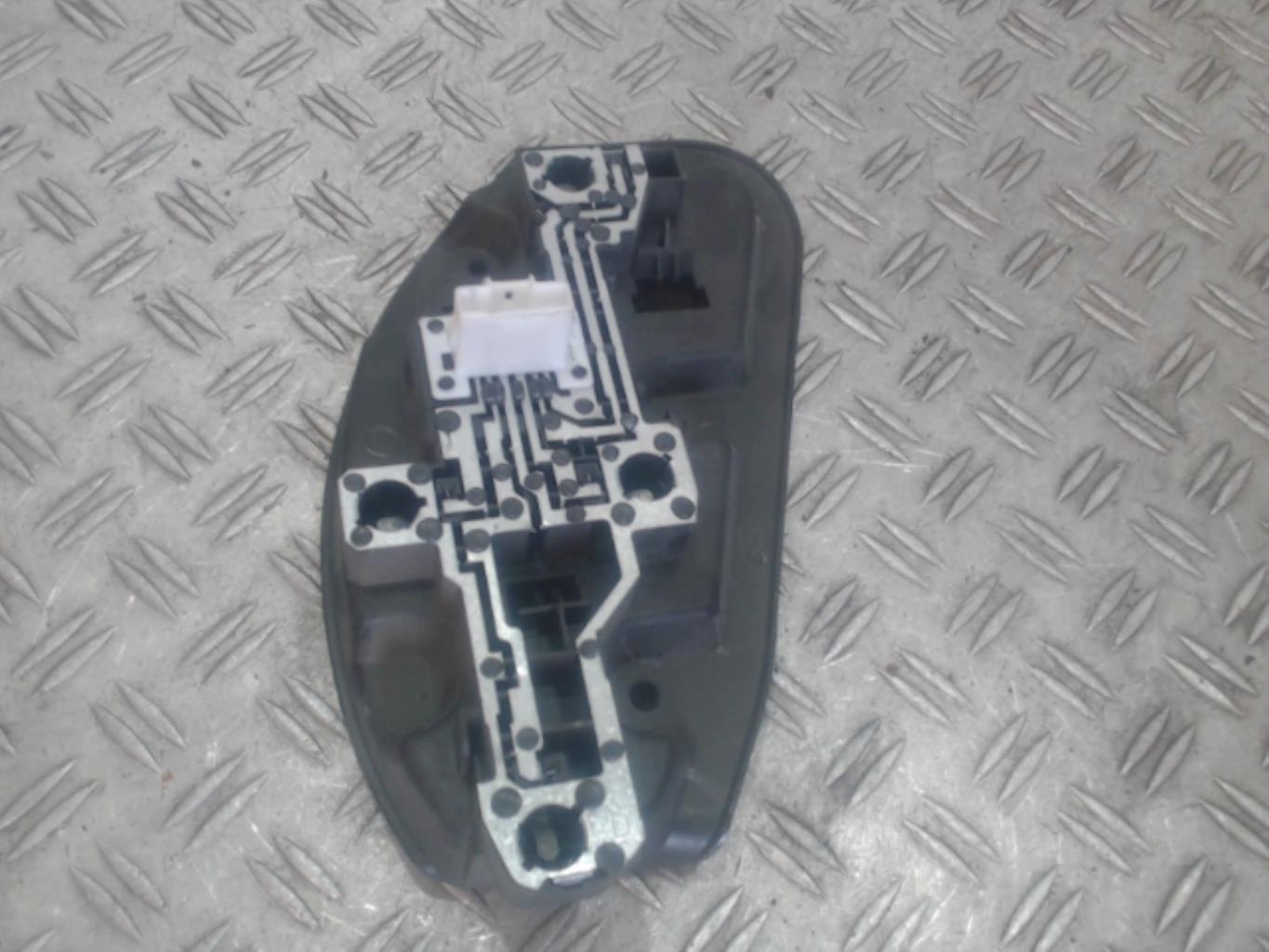 Base portalampade fanale posteriore destro CITROEN C5 1 PHASE 1 Gasolina - 1
