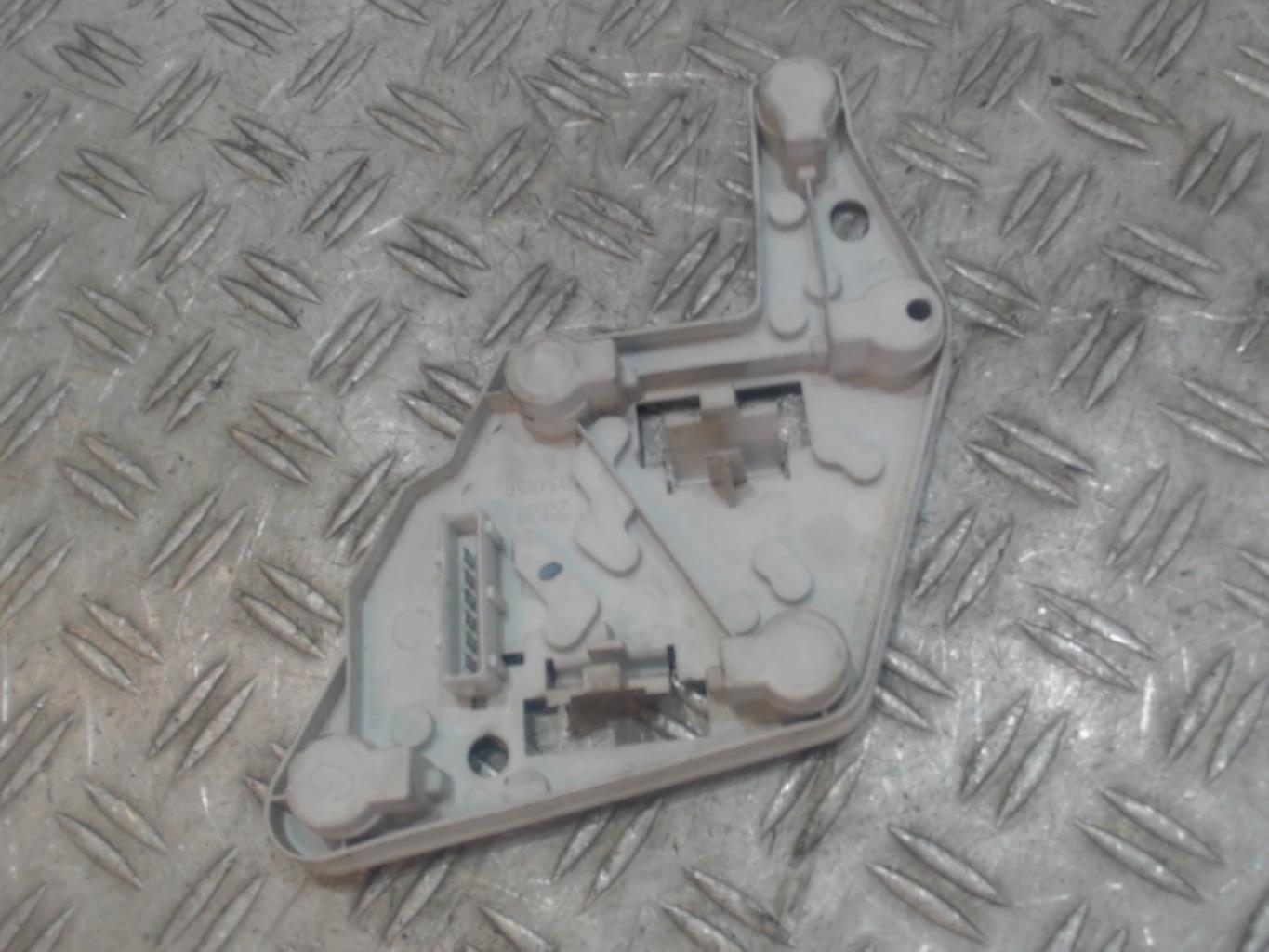 Base portalampade fanale posteriore sinistro TOYOTA AVENSIS 1 PHASE 2 Diésel - 1