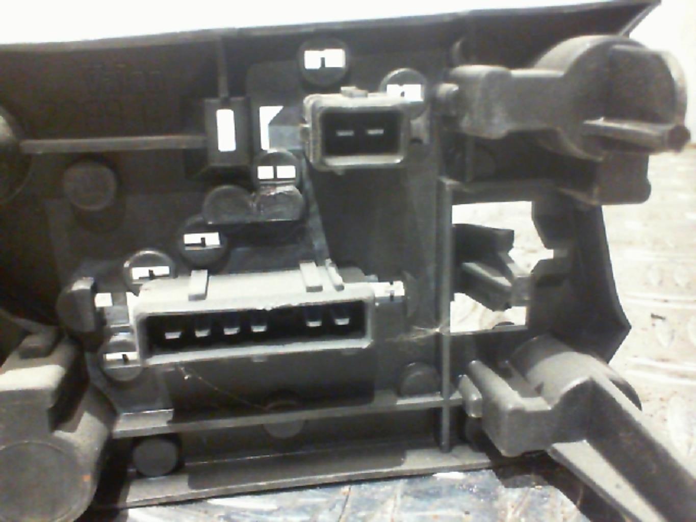 Base portalampade fanale posteriore sinistro PEUGEOT 406 COUPE Diésel - 1