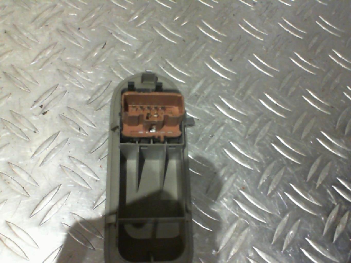 Interruptor de elevalunas RENAULT CLIO 3 PHASE 1 Diésel - 1