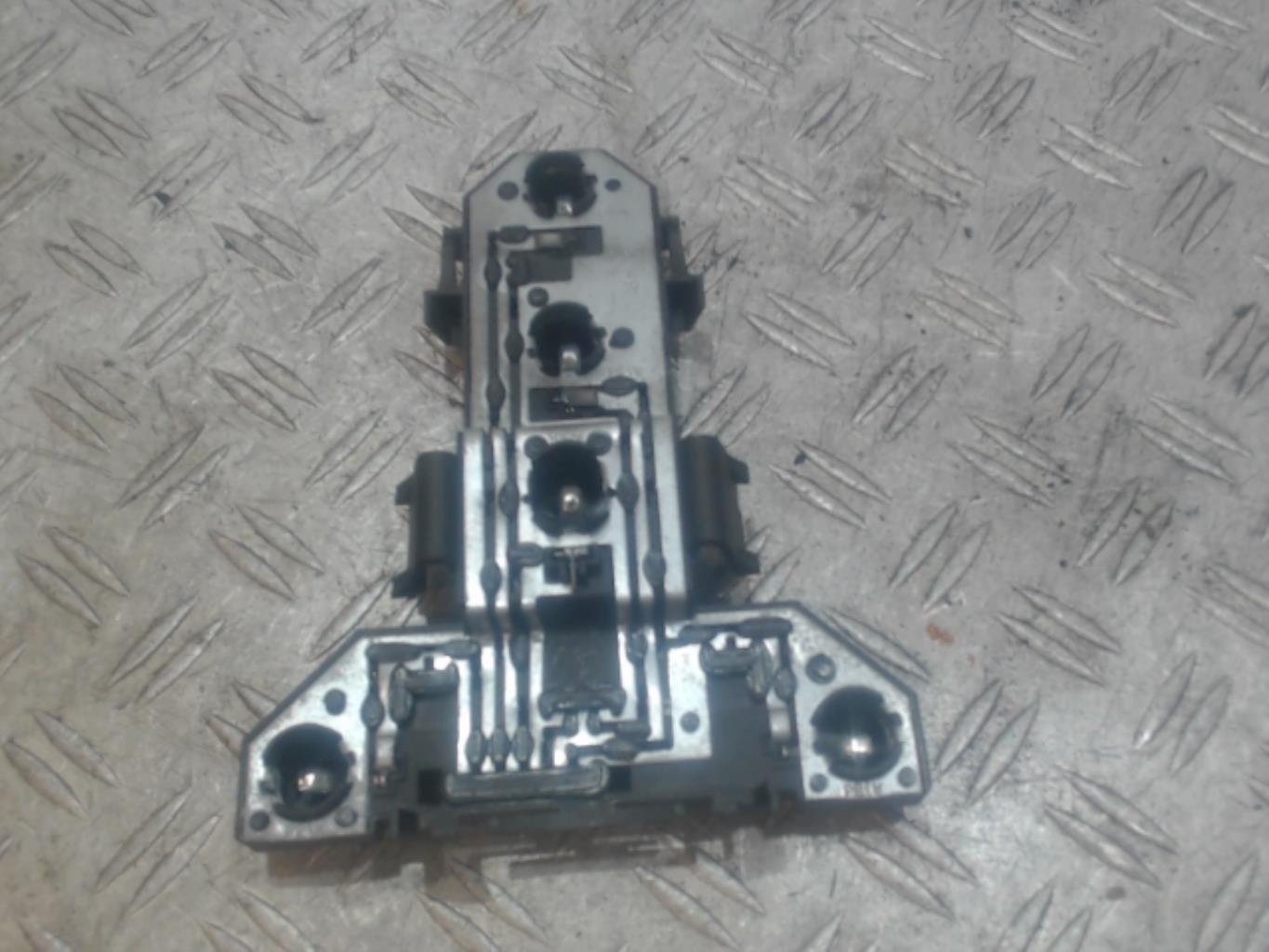 Base portalampade fanale posteriore sinistro VOLKSWAGEN GOLF 4 Diésel - 1