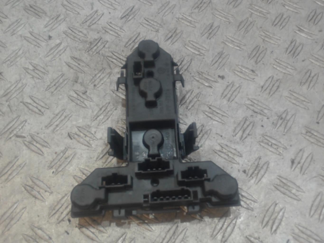 Base portalampade fanale posteriore sinistro VOLKSWAGEN GOLF 4 Diésel - 1