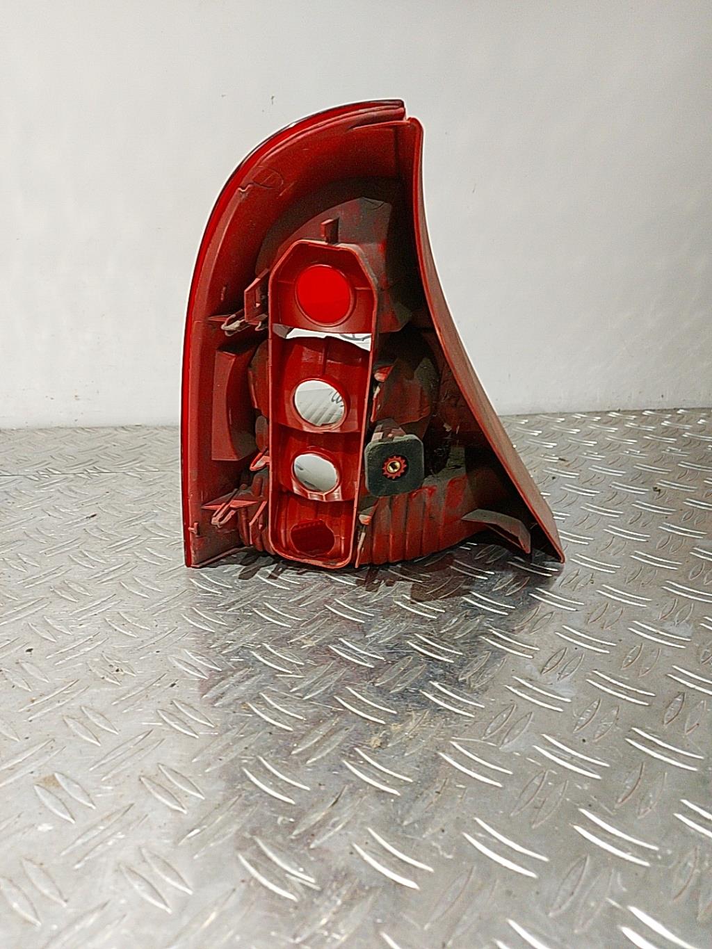 Fanale posteriore principale destro (luci) RENAULT CLIO 2 CAMPUS PHASE 2 Gasolina - 1