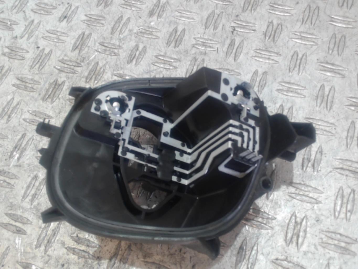 Base portalampade fanale posteriore destro PEUGEOT 208 1 PHASE 2 Gasolina - 1