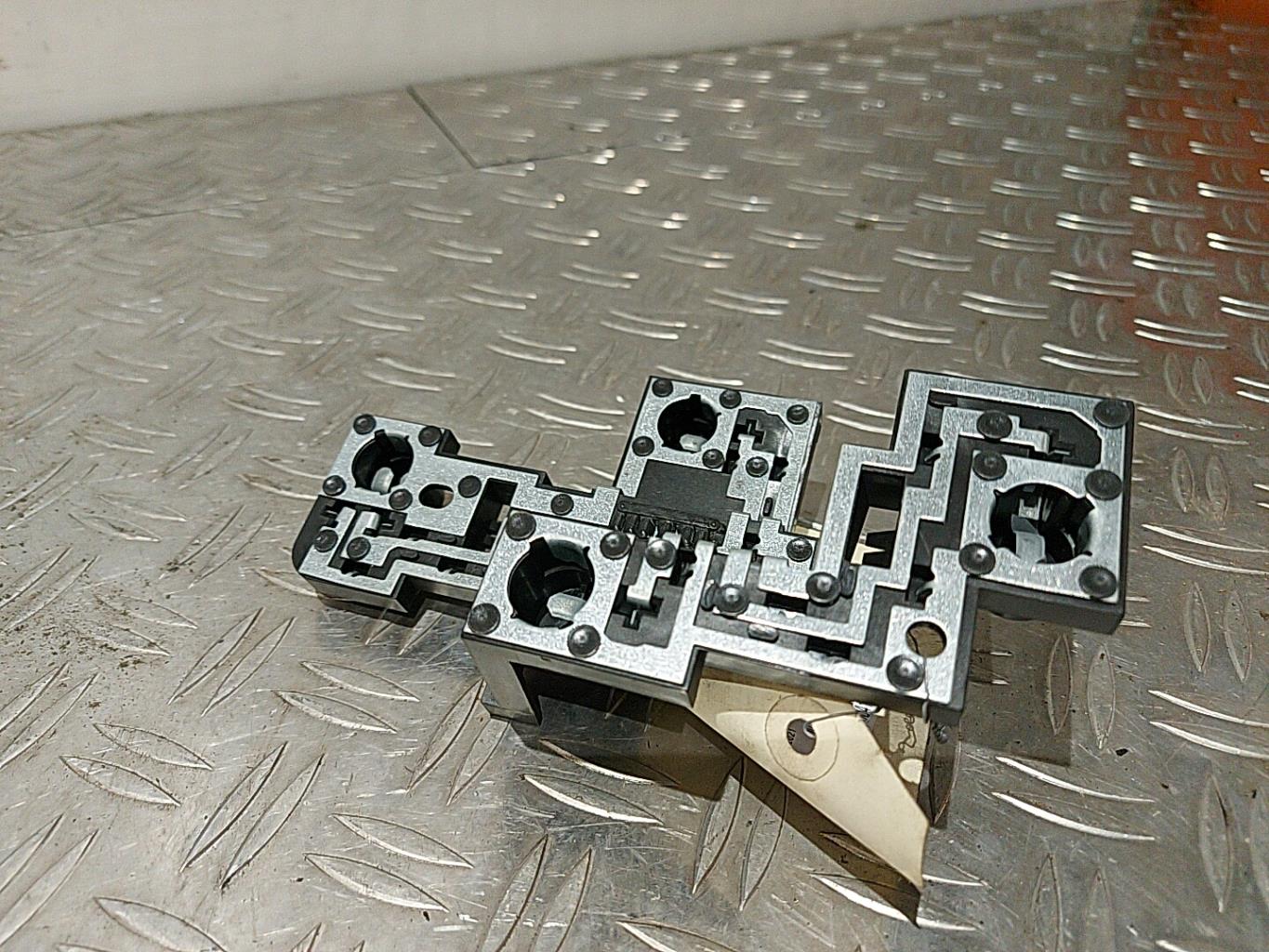 Base portalampade fanale posteriore destro RENAULT LAGUNA 3 PHASE 1 BREAK Diésel - 1