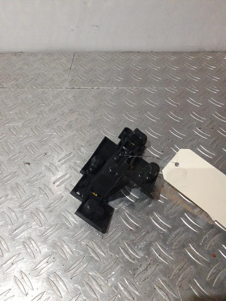 Base portalampade fanale posteriore sinistro RENAULT LAGUNA 3 PHASE 1 BREAK Diésel - 1