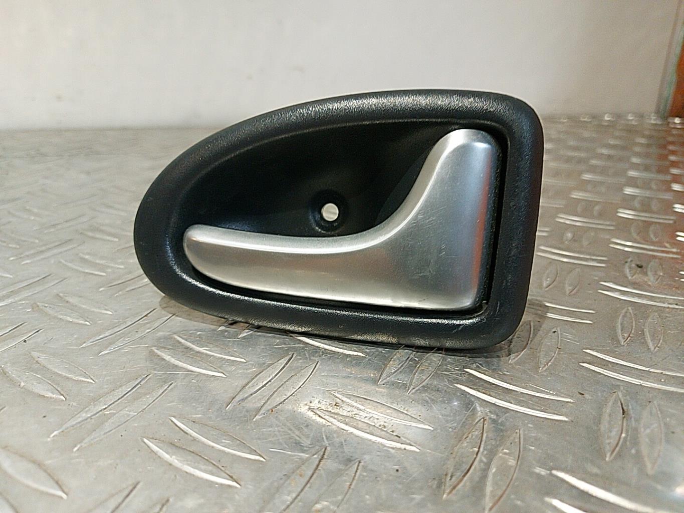 Poignee interieur avant droit RENAULT CLIO 2 PHASE 2 Diesel - 1