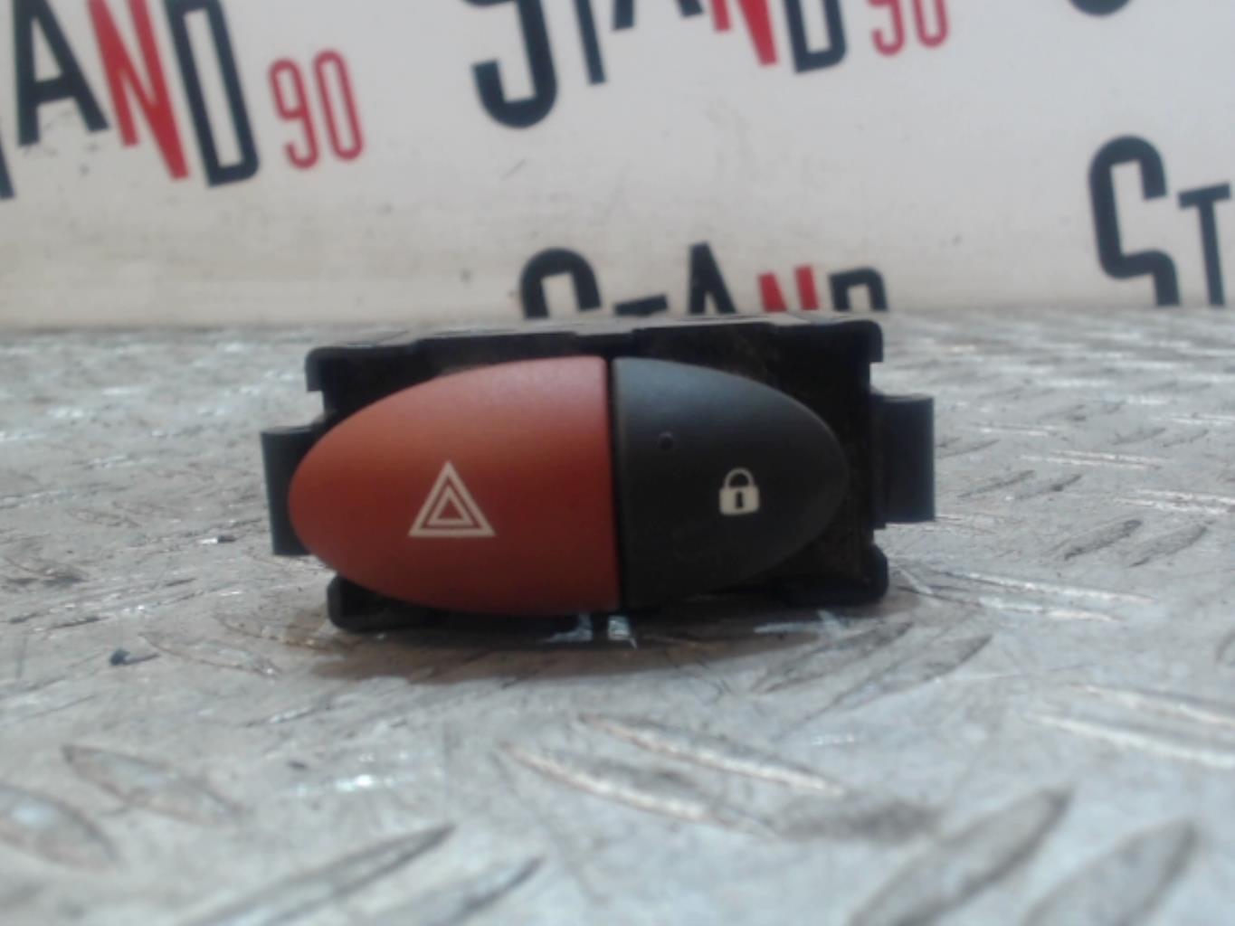Bouton de warning RENAULT TWINGO 2 PHASE 2 Essence - 1