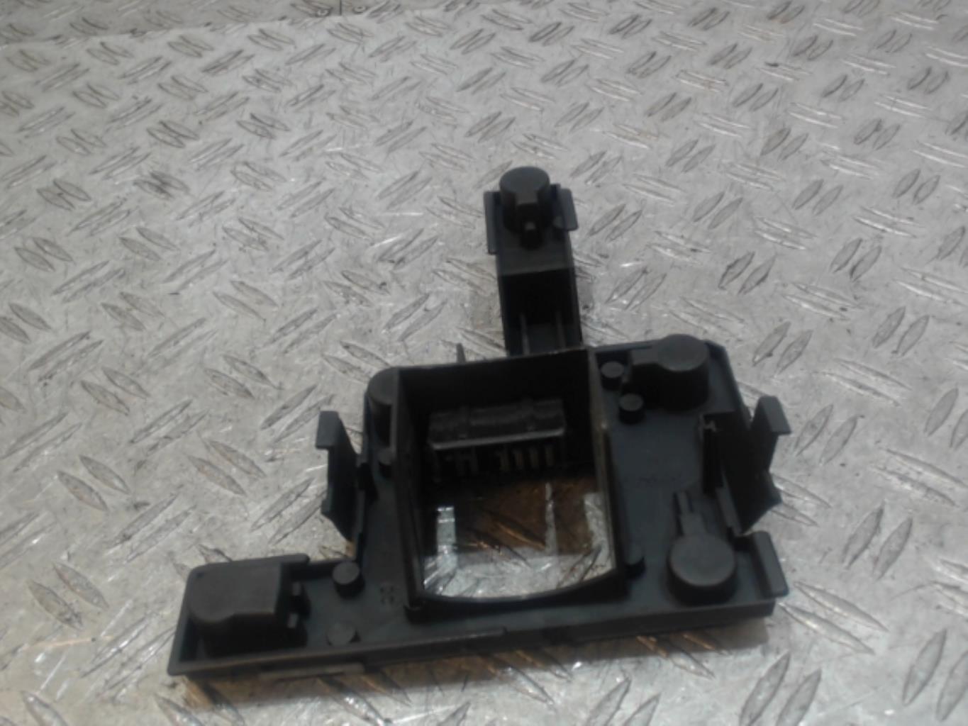 Base portalampade fanale posteriore sinistro FORD MONDEO 1 PHASE 2 Gasolina - 1
