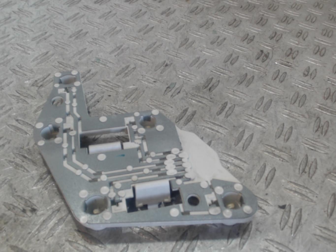 Base portalampade fanale posteriore sinistro TOYOTA AVENSIS 1 PHASE 2 Diésel - 1