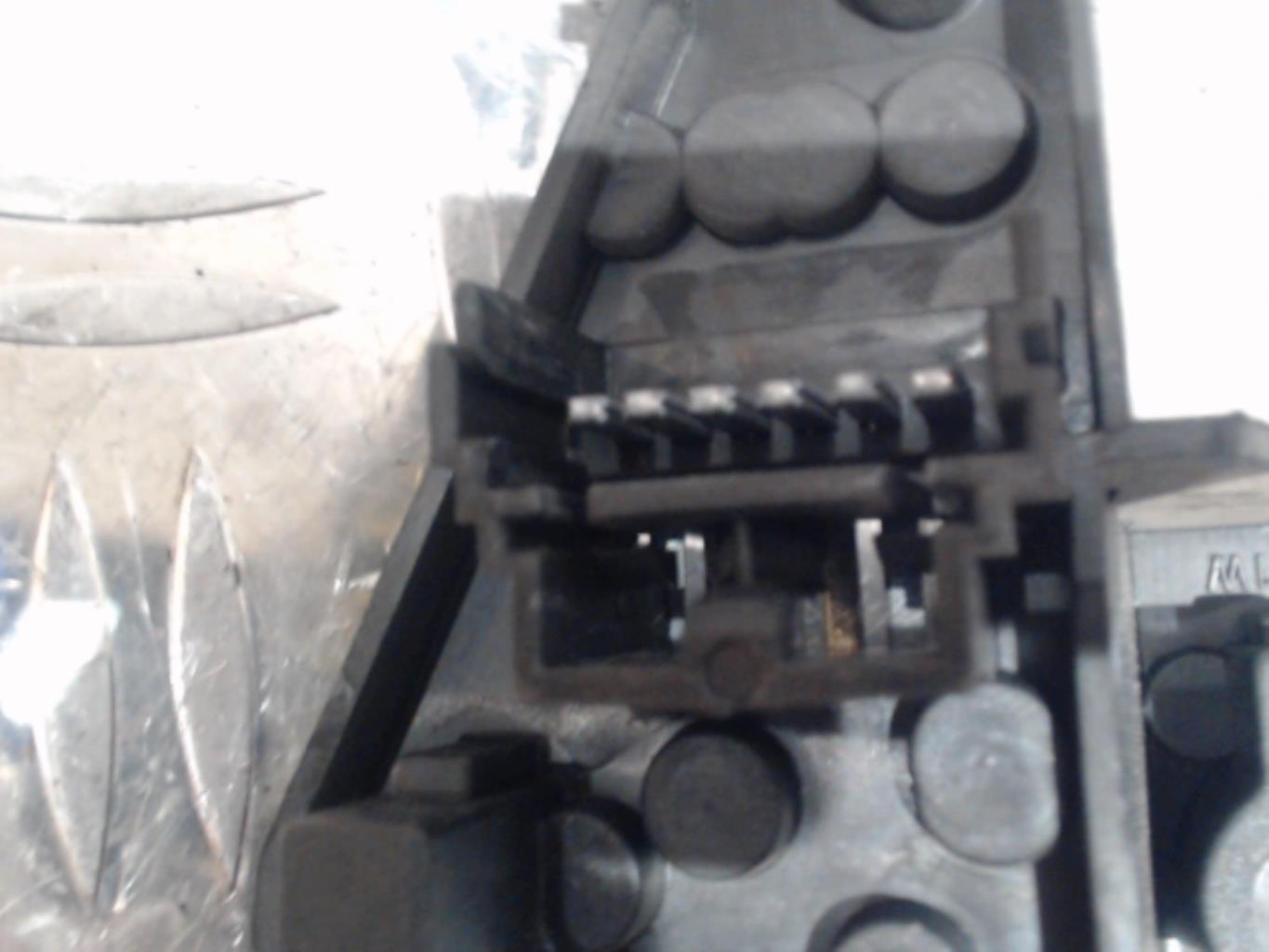 Base portalampade fanale posteriore sinistro RENAULT LAGUNA 2 PHASE 2 BREAK Diésel - 1