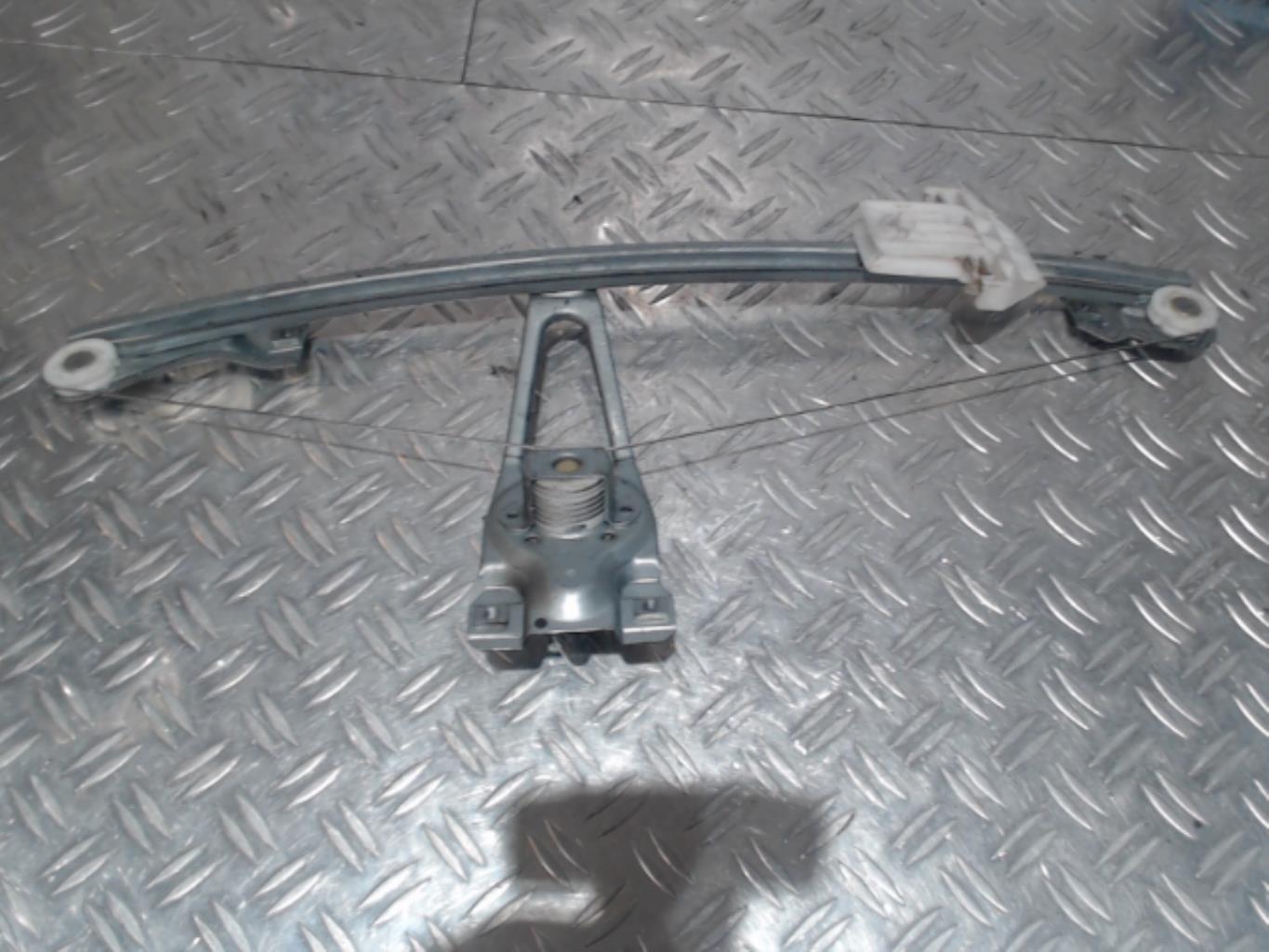 Alzacristalli manuale posteriore sinistro VOLKSWAGEN POLO 3 PHASE 1 Gasolina - 1