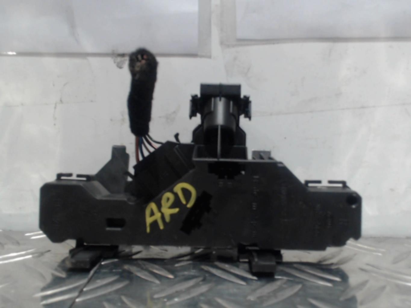 Base portalampade fanale posteriore destro VOLKSWAGEN POLO 3 PHASE 1 Gasolina - 1