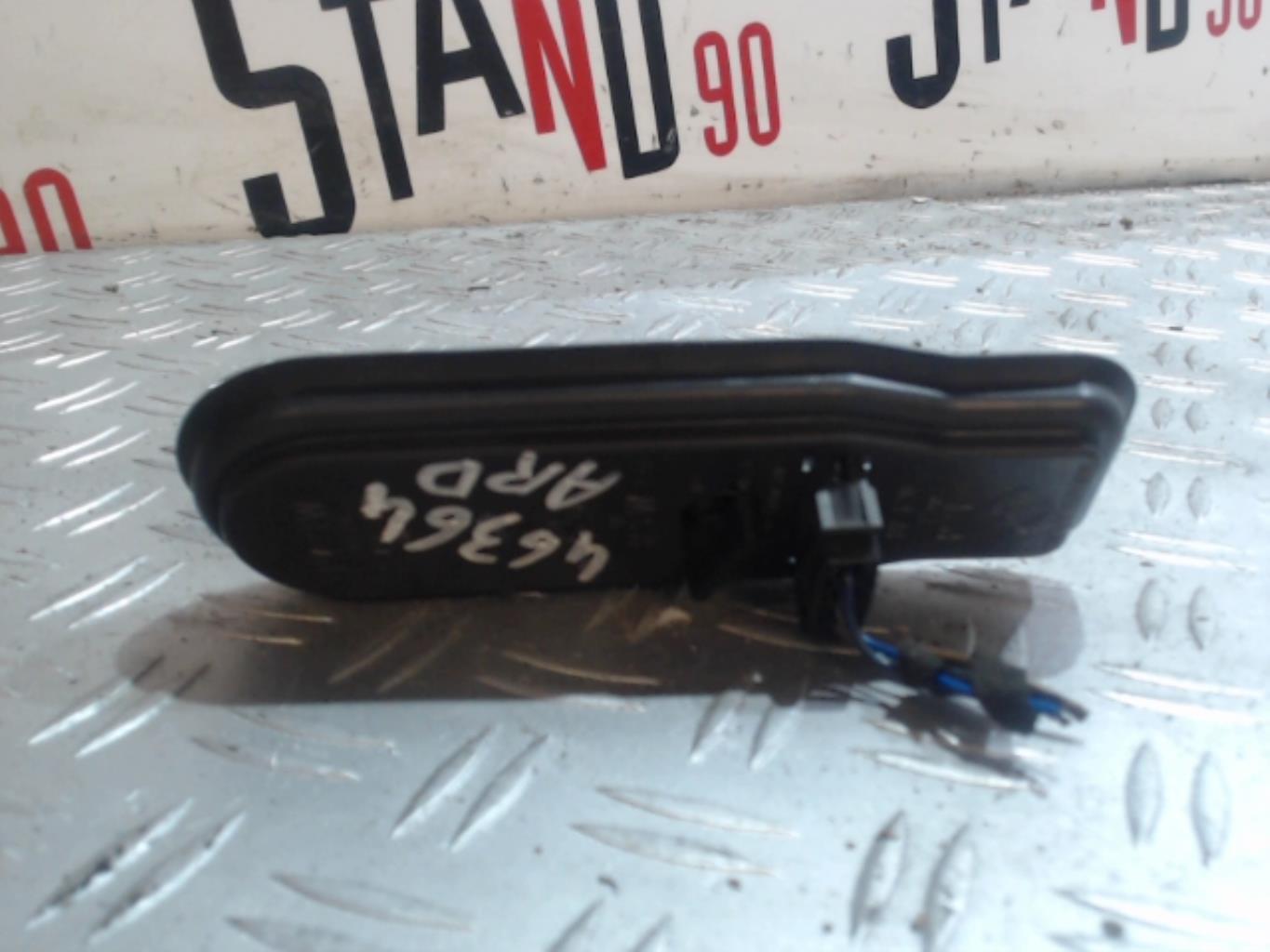 Base portalampade fanale posteriore destro BMW SERIE 5 E39 TOURING PHASE 2 BREAK Diésel - 1