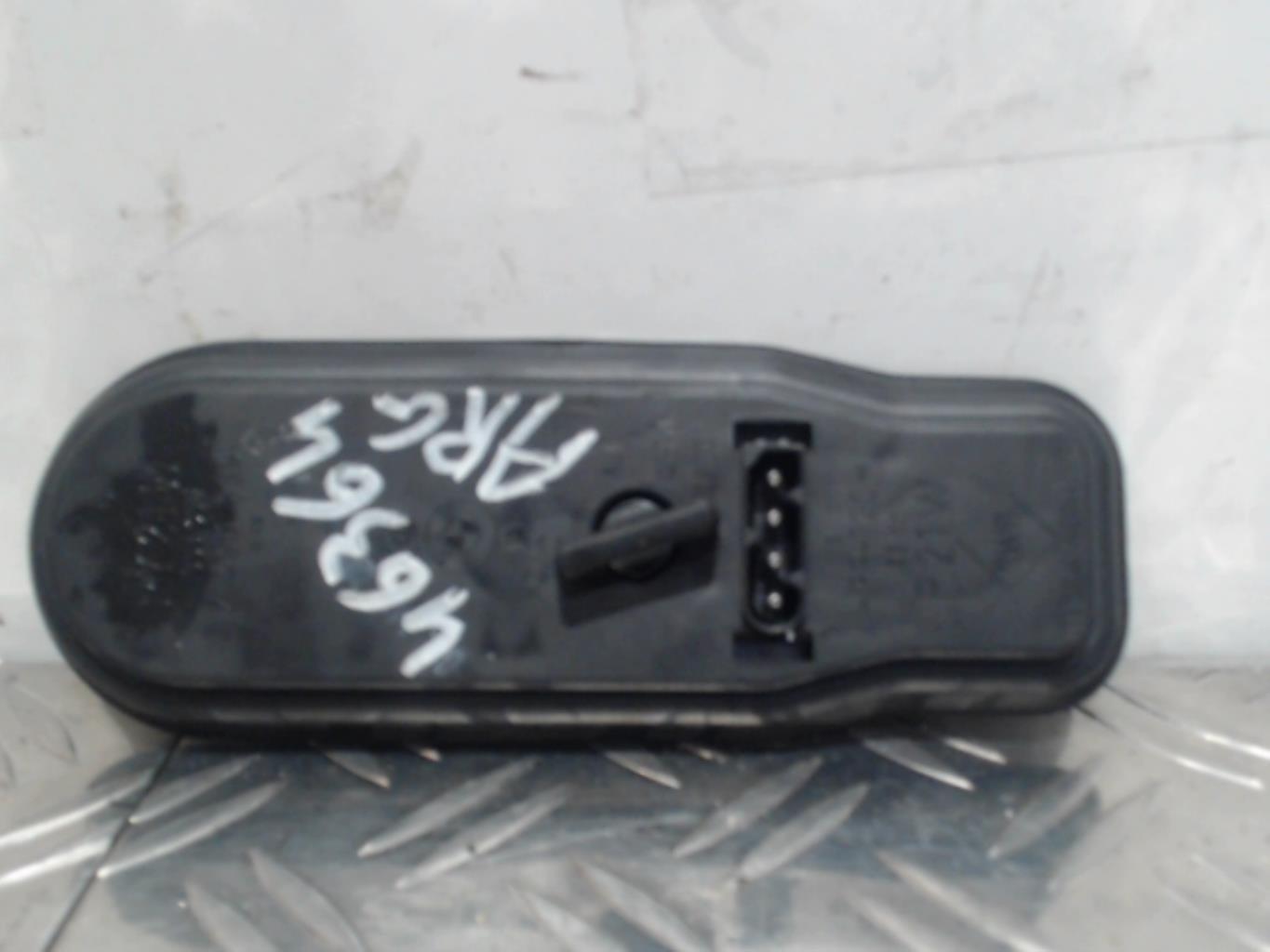 Base portalampade fanale posteriore sinistro BMW SERIE 5 E39 TOURING PHASE 2 BREAK Diésel - 1