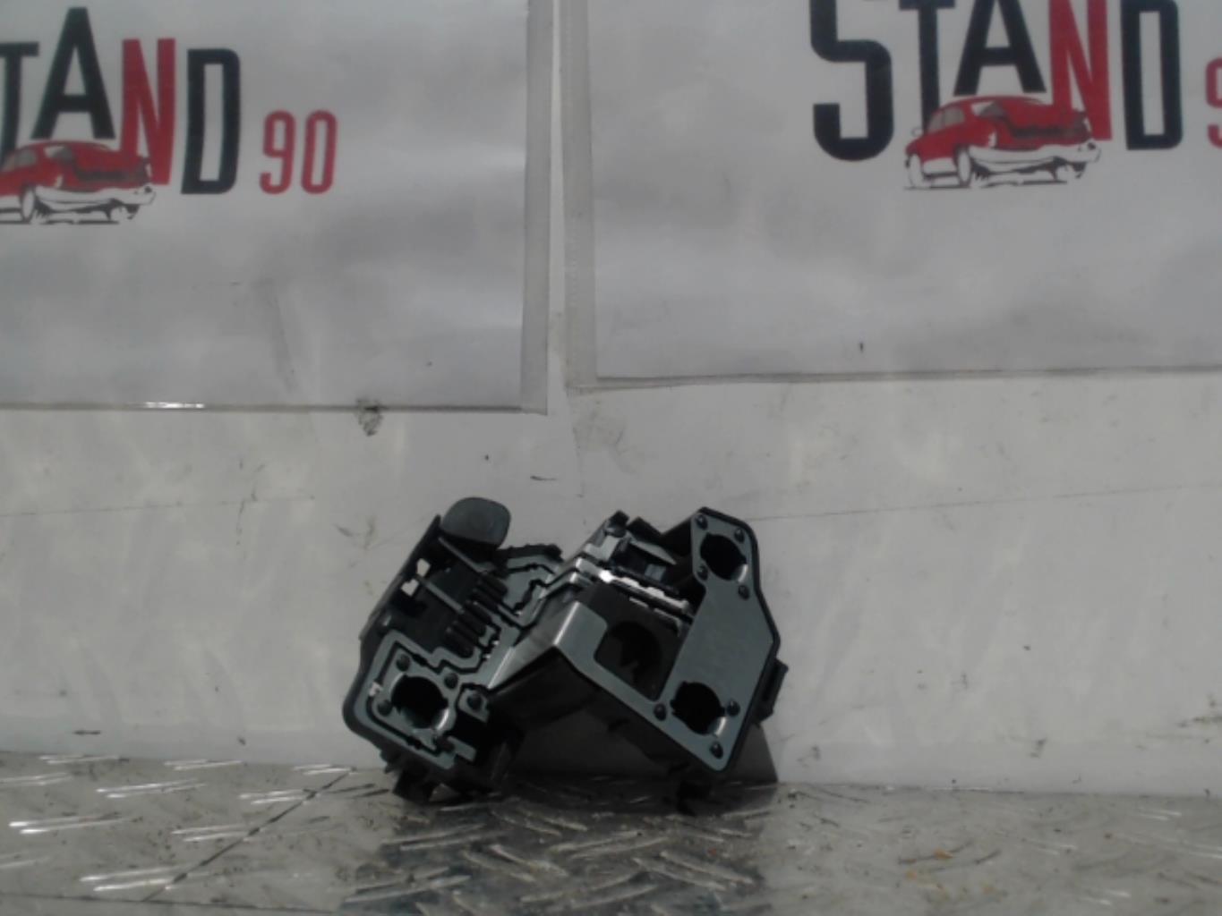 Base portalampade fanale posteriore destro PEUGEOT 206 PHASE 2 Diésel - 1