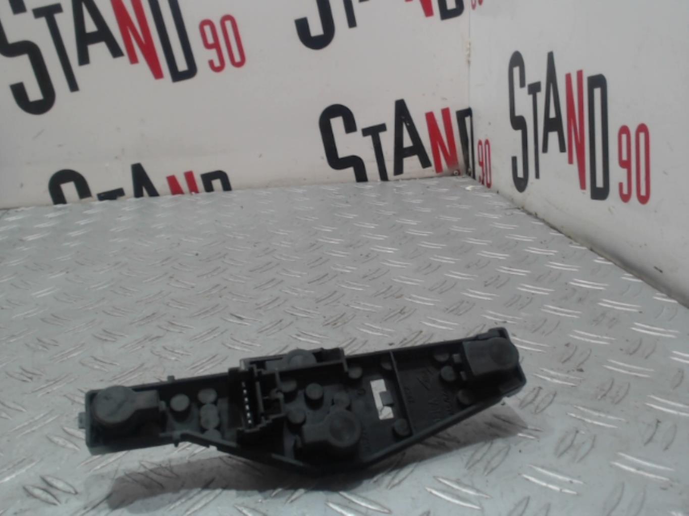 Base portalampade fanale posteriore sinistro RENAULT LAGUNA 2 PHASE 1 BREAK Diésel - 1
