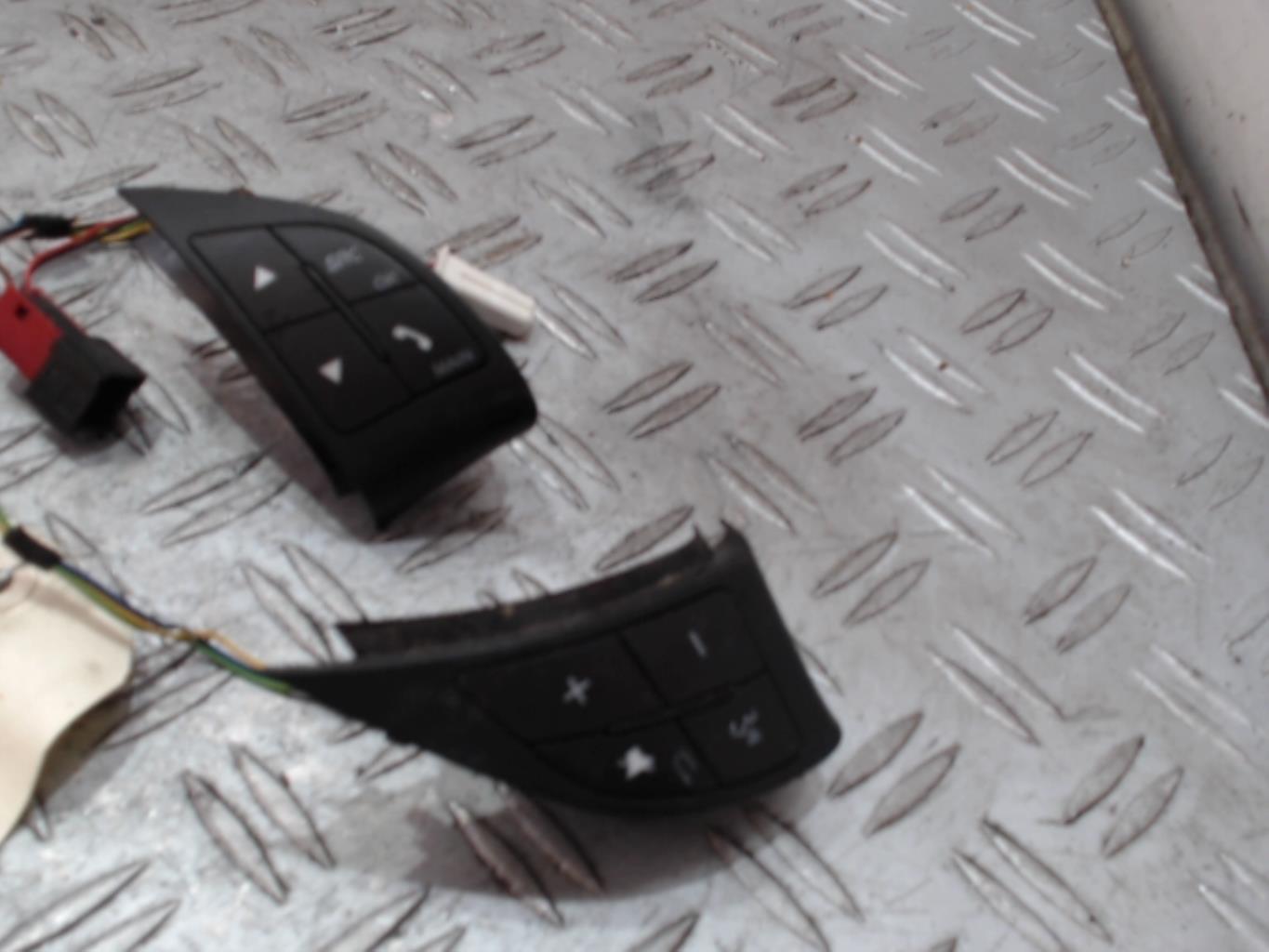 Commande autoradio PEUGEOT BIPPER Diesel - 1