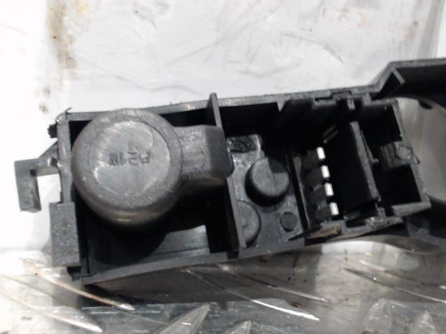 Base portalampade fanale posteriore destro RENAULT LAGUNA 2 PHASE 1 Diésel - 1