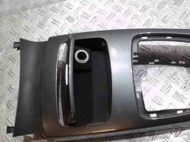 Console central (interieur plastique) RENAULT LAGUNA 3 PHASE 1 BREAK Diesel - 1
