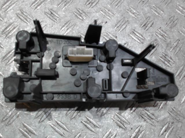 Base portalampade fanale posteriore destro PEUGEOT 406 PHASE 2 Diésel - 1