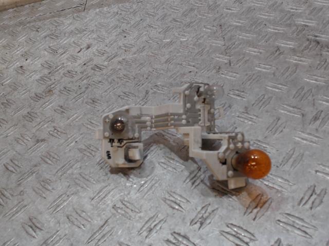 Base portalampade fanale posteriore destro FORD FIESTA 6 PHASE 1 Diésel - 1
