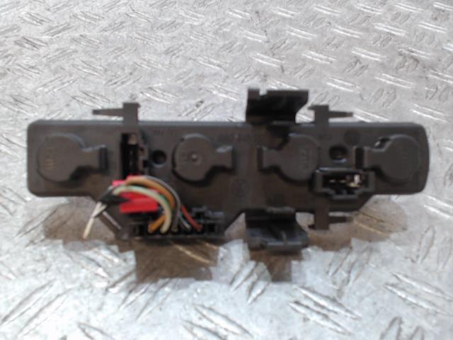 Base portalampade fanale posteriore sinistro VOLKSWAGEN POLO 3 PHASE 2 Gasolina - 1