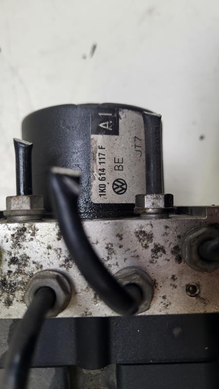 Bloc ABS (freins anti-blocage) VOLKSWAGEN GOLF 5 Diesel - 1