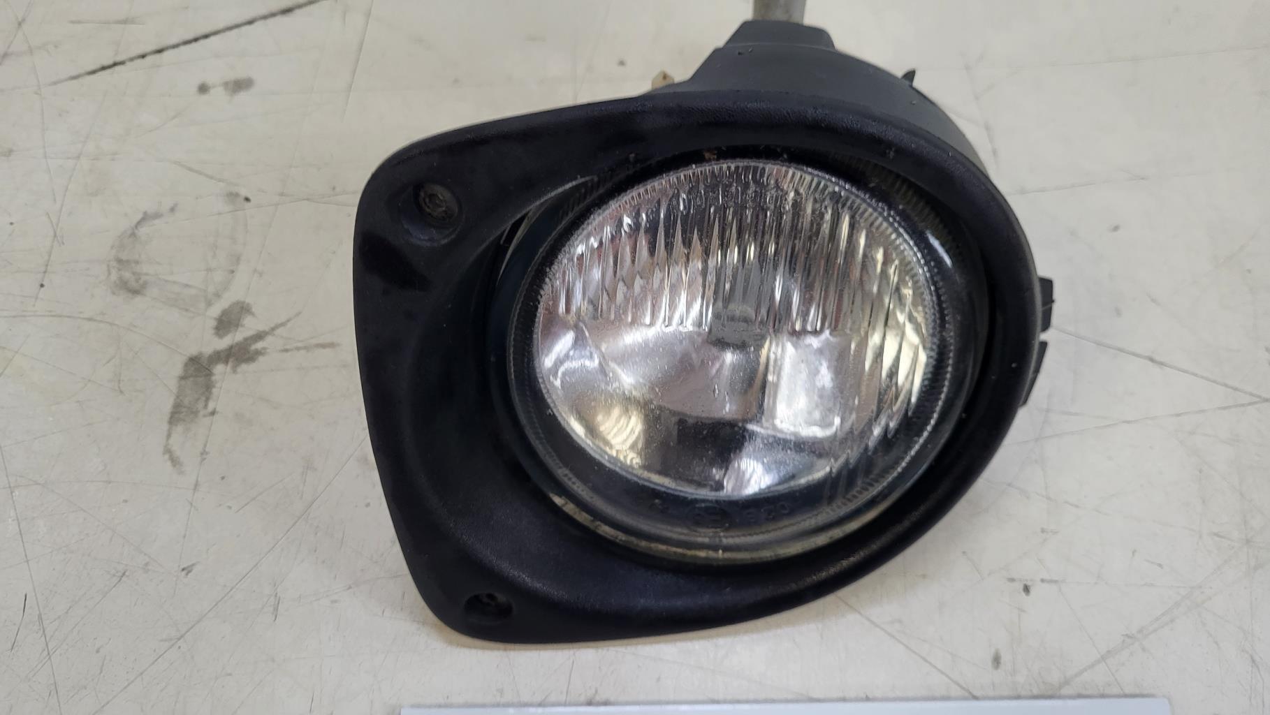 Anti brouillard droit (feux) RENAULT CLIO 2 PHASE 1 Essence - 1