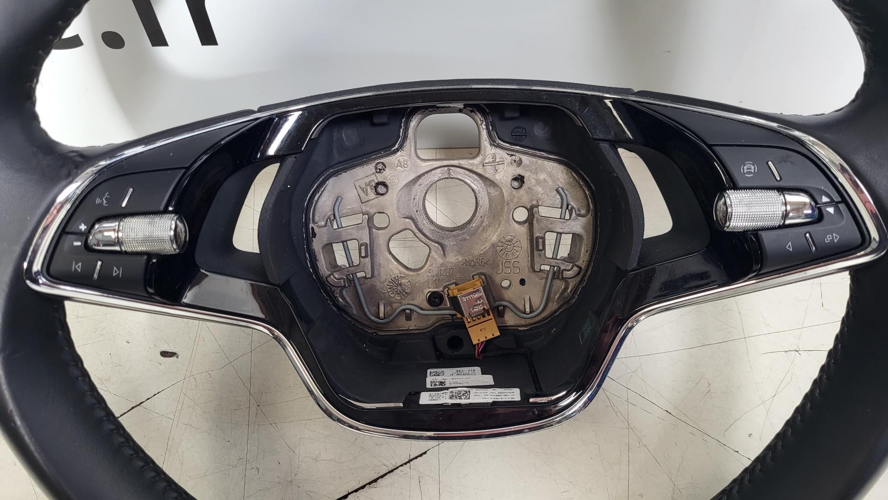 Volant SKODA KAMIQ Essence - 1