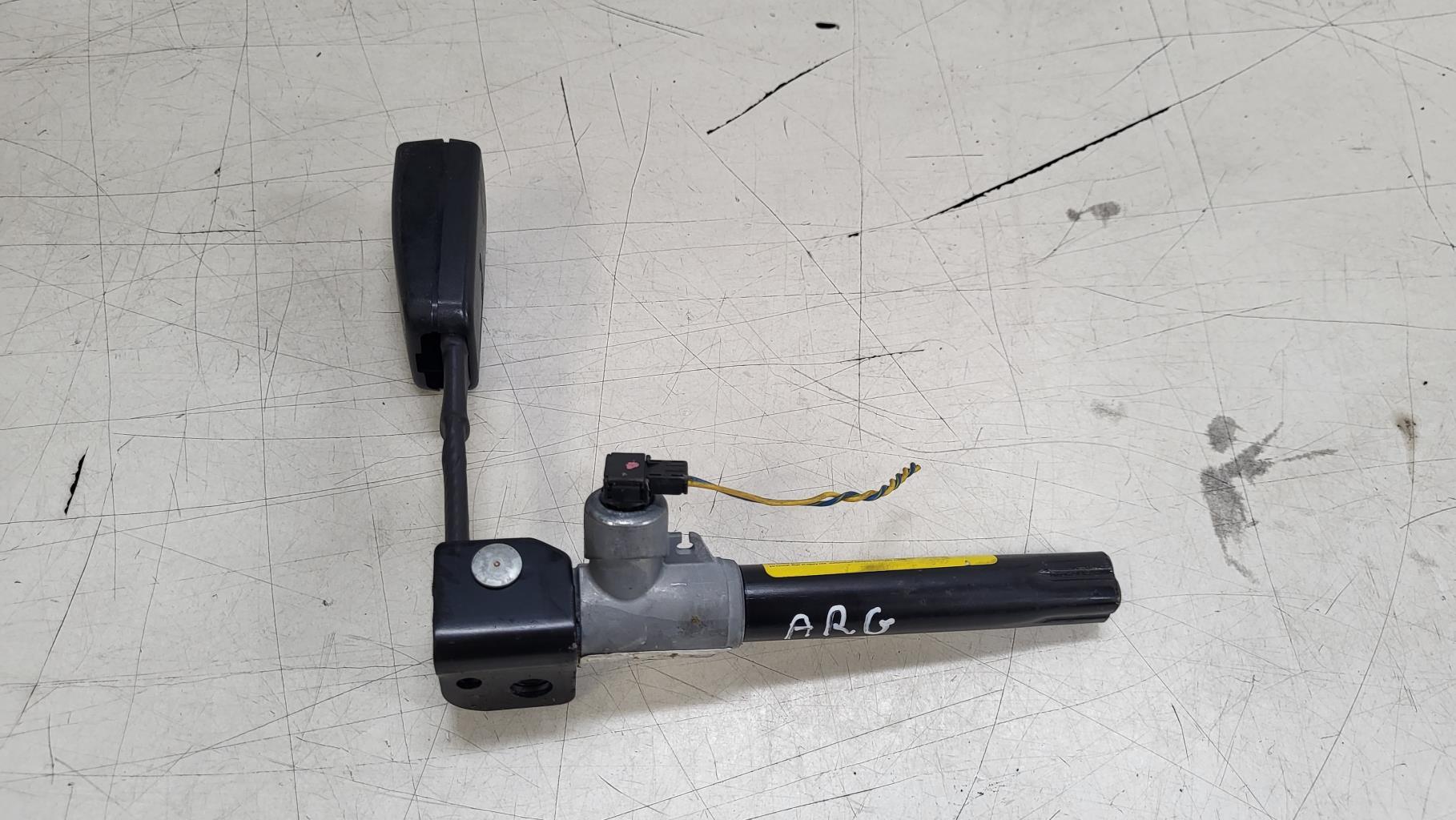 Attache ceinture arriere gauche BMW SERIE 5 E60 PHASE 2 Diesel - 1