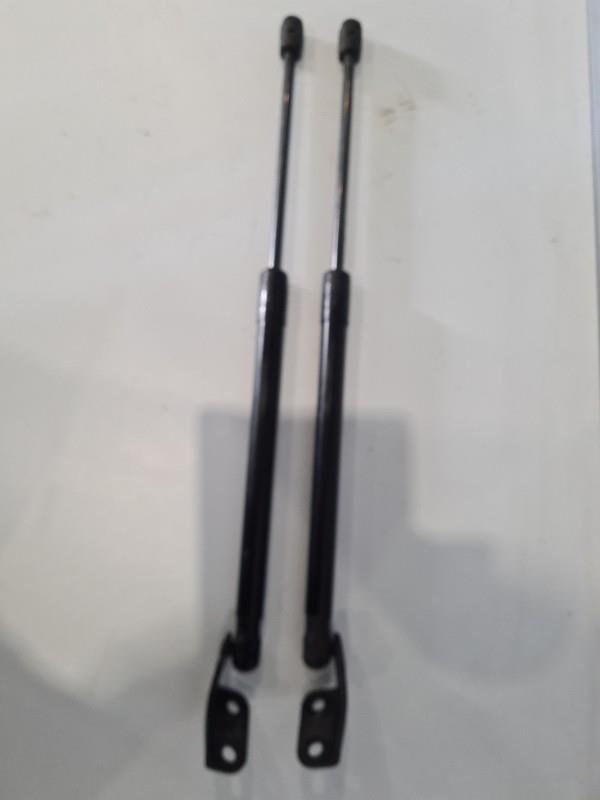 Verin de coffre SUZUKI SWIFT 3 Diesel - 1