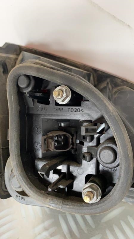 Feu arriere secondaire droit (feux) PEUGEOT 406 PHASE 2 BREAK Diesel - 1