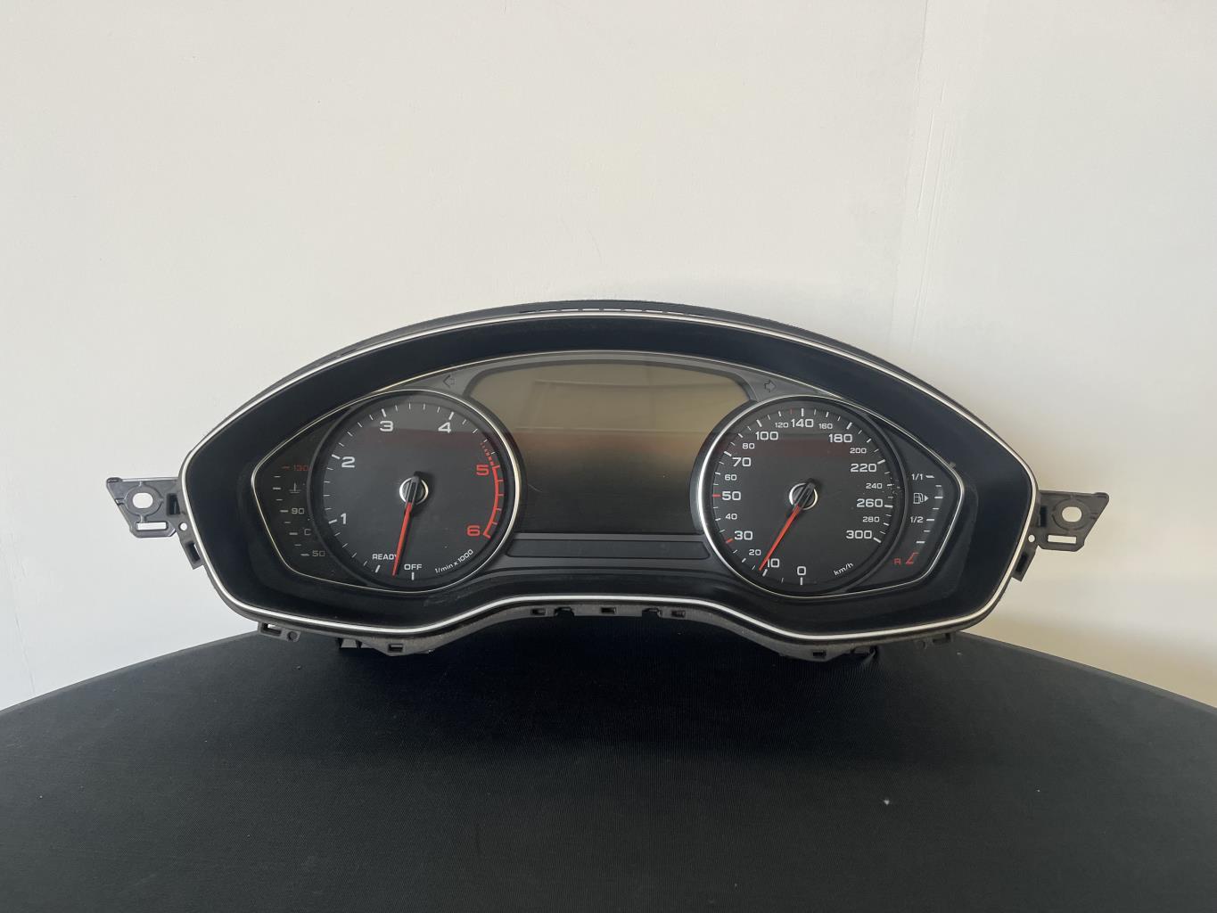 Compteur AUDI A4 4 AVANT PHASE 1 BREAK Diesel - 1