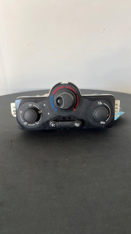 Commande chauffage RENAULT MODUS PHASE 1 Essence - 1