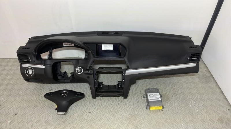 Planche de bord complete MERCEDES CLASSE E 207 PHASE 1 COUPE Diesel - 1