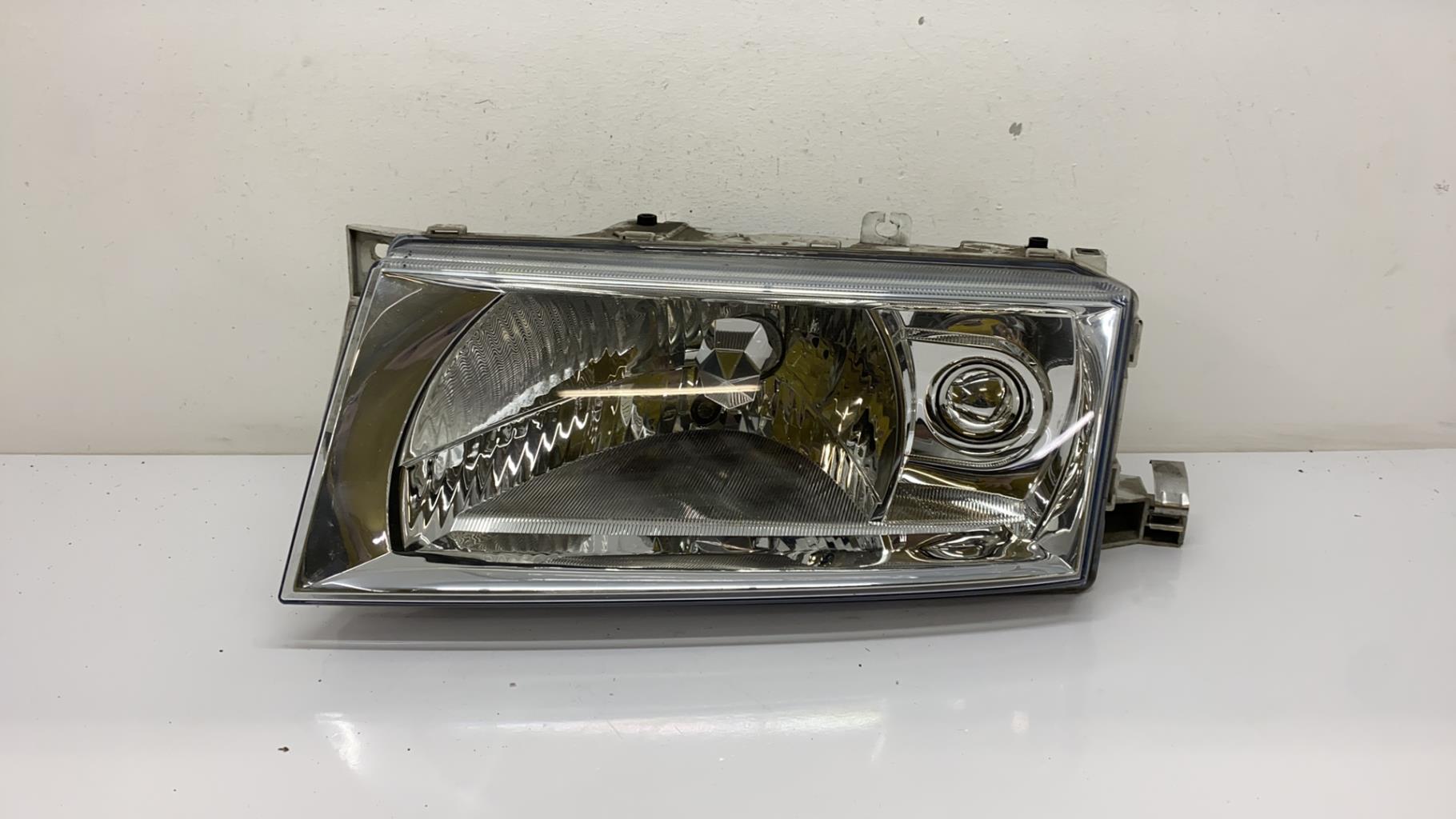 Optique avant principal gauche (feux)(phare) skoda octavia 1 phase 2 break