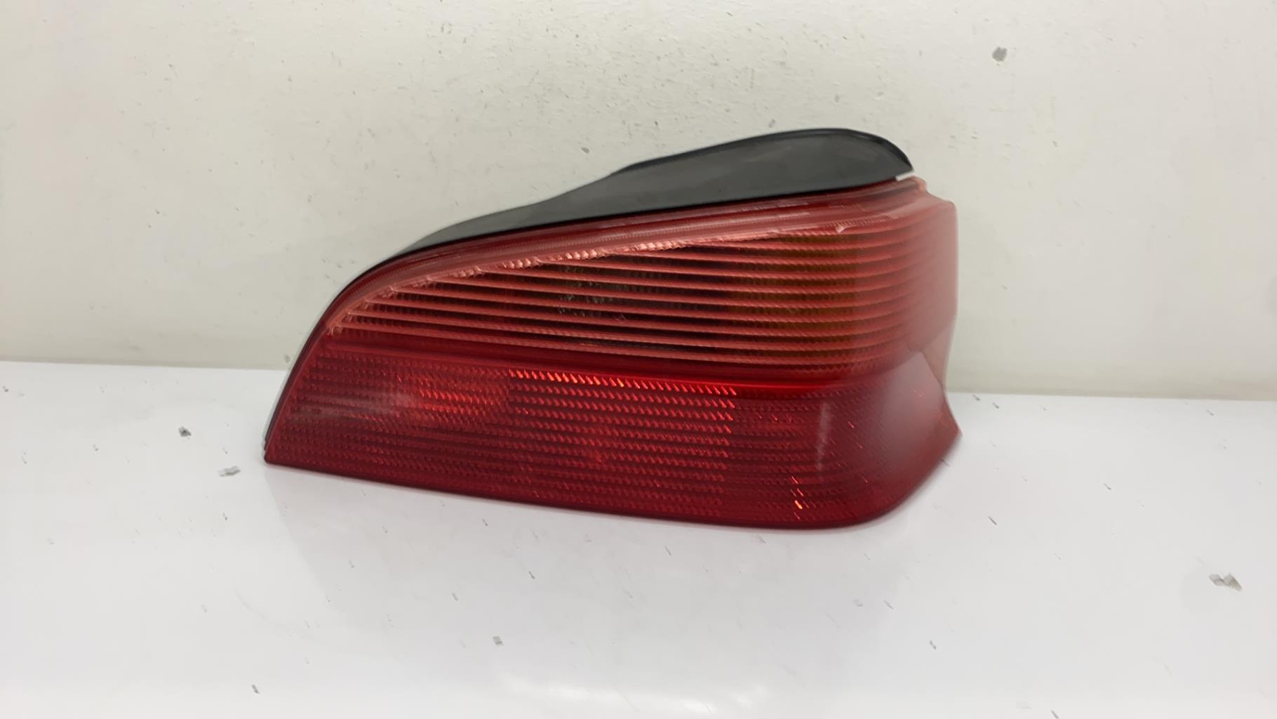Feu arriere principal droit (feux) peugeot 106 phase 2