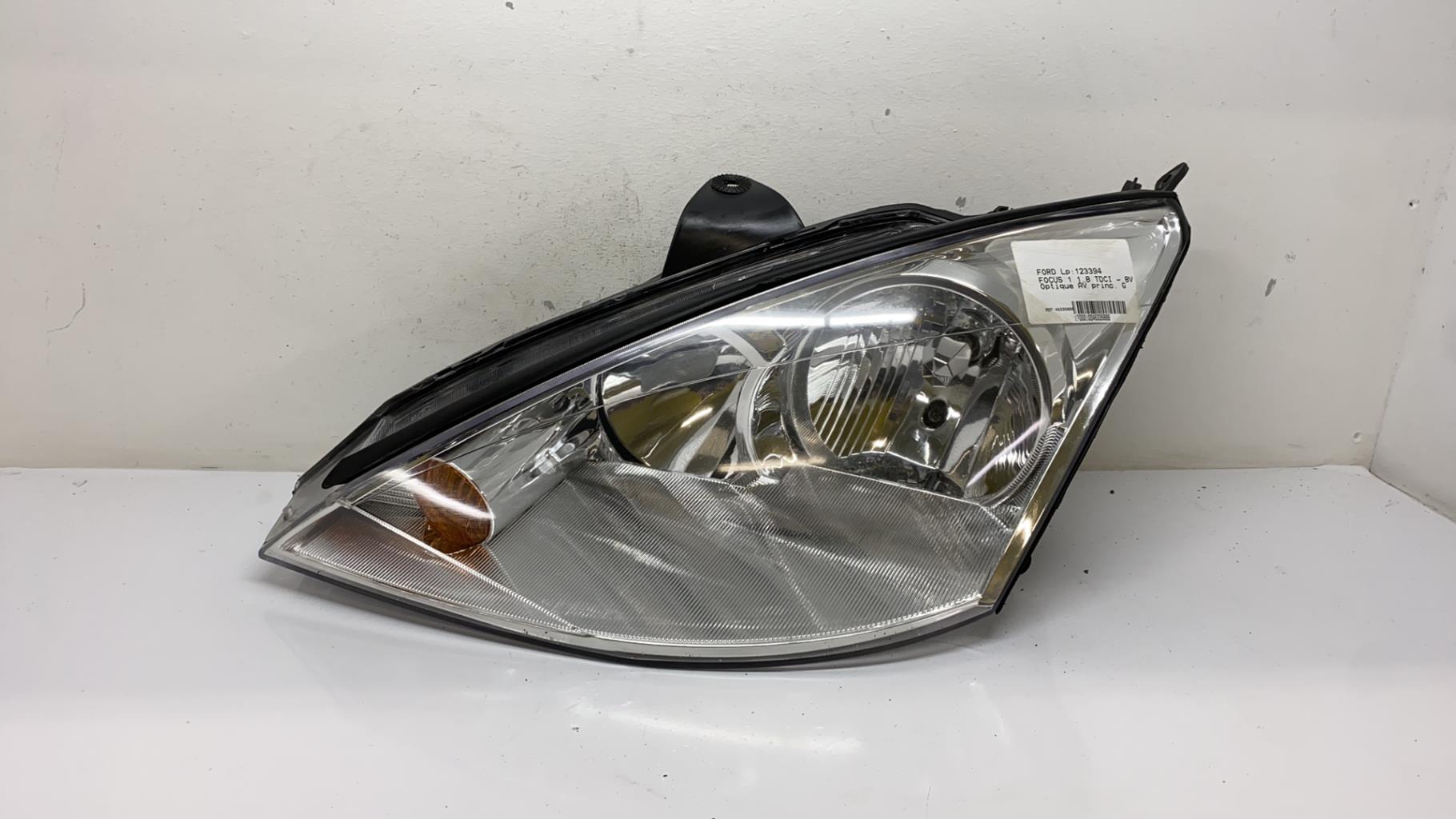 Optique avant principal gauche (feux)(phare) ford focus 1