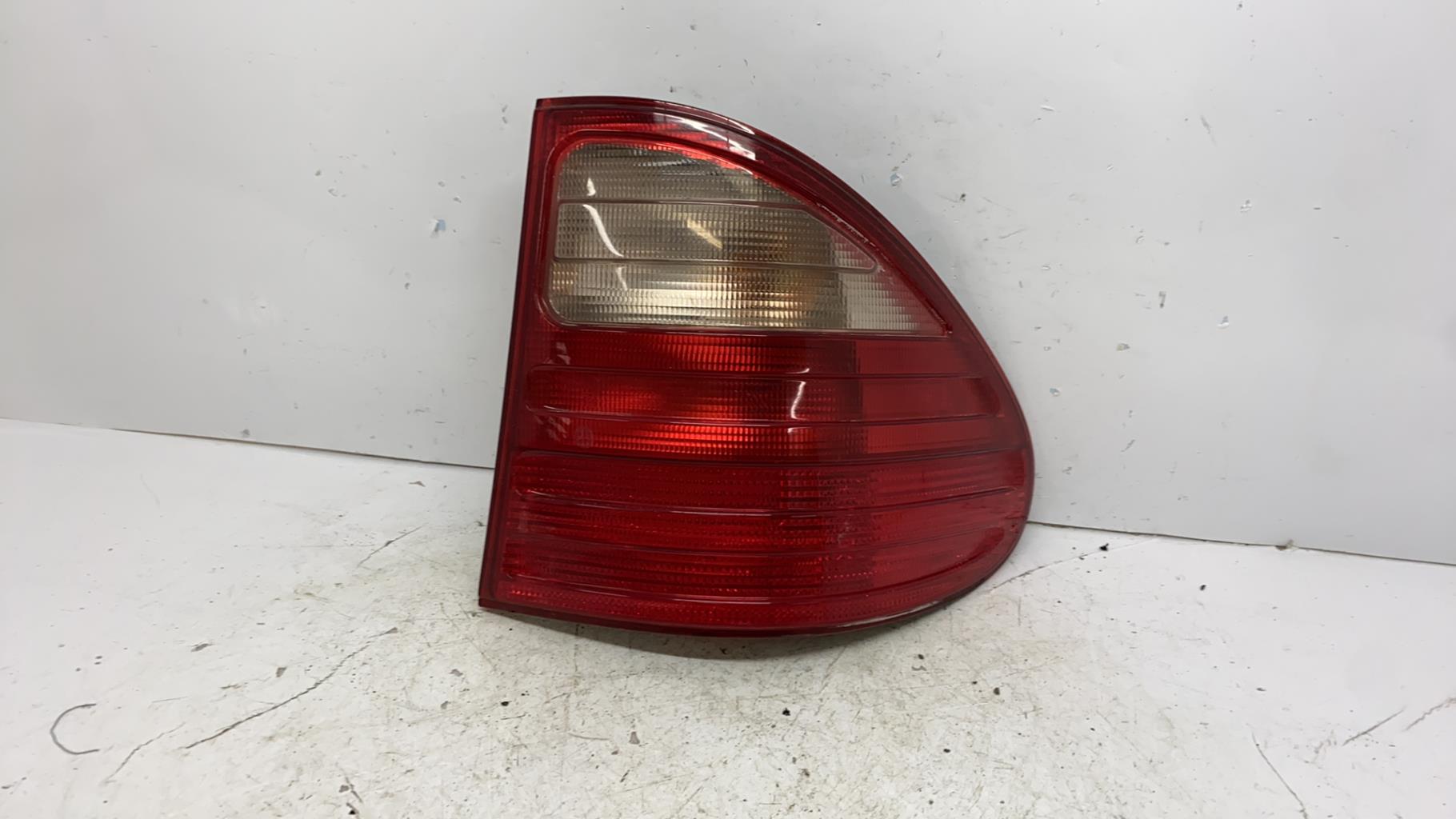 Feu arriere principal droit (feux) mercedes classe e 210 phase 1 break