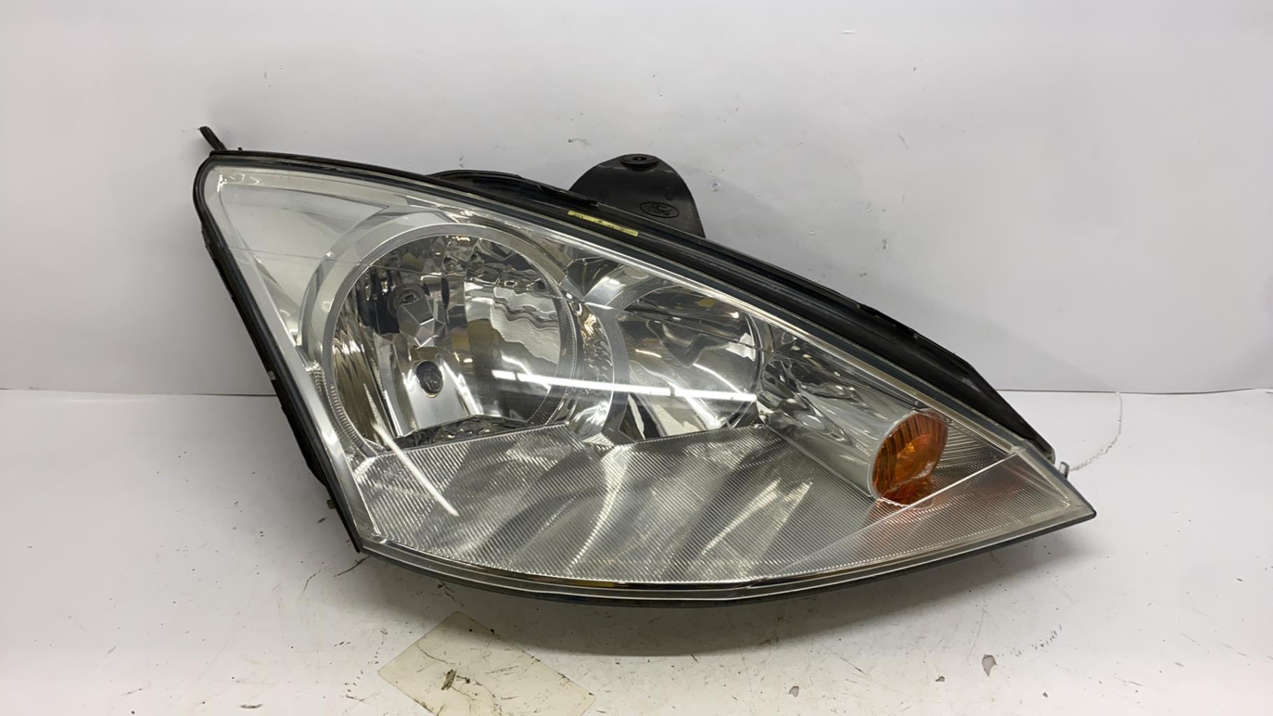 Optique avant principal droit (feux)(phare) ford focus 1