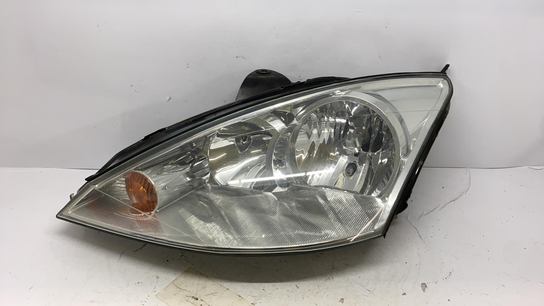 Optique avant principal gauche (feux)(phare) ford focus 1