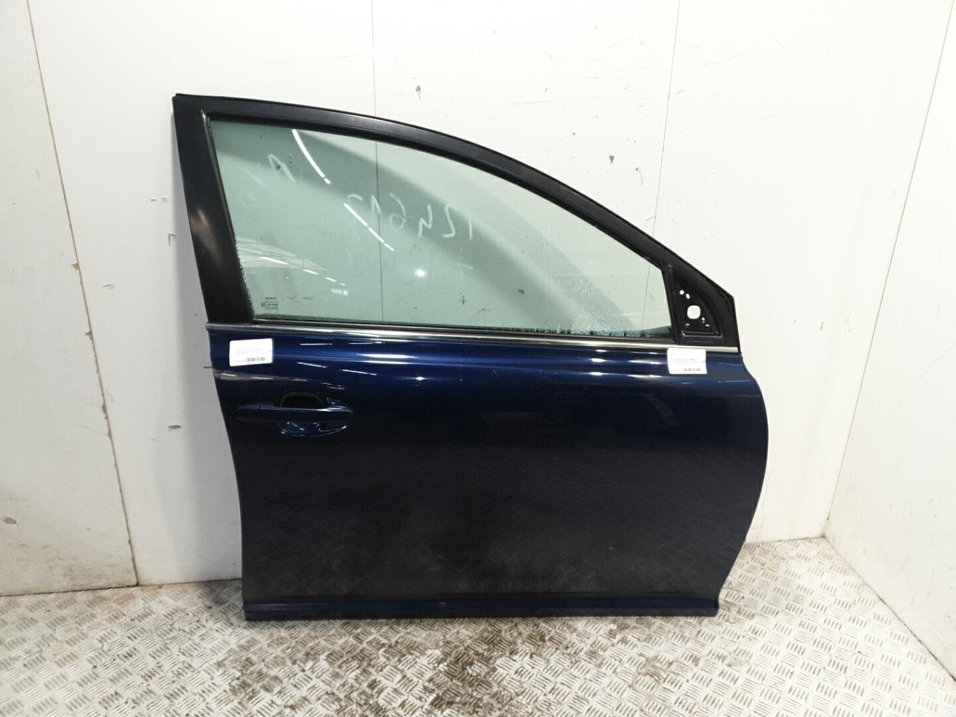 Porte avant droit toyota avensis 2 phase 1