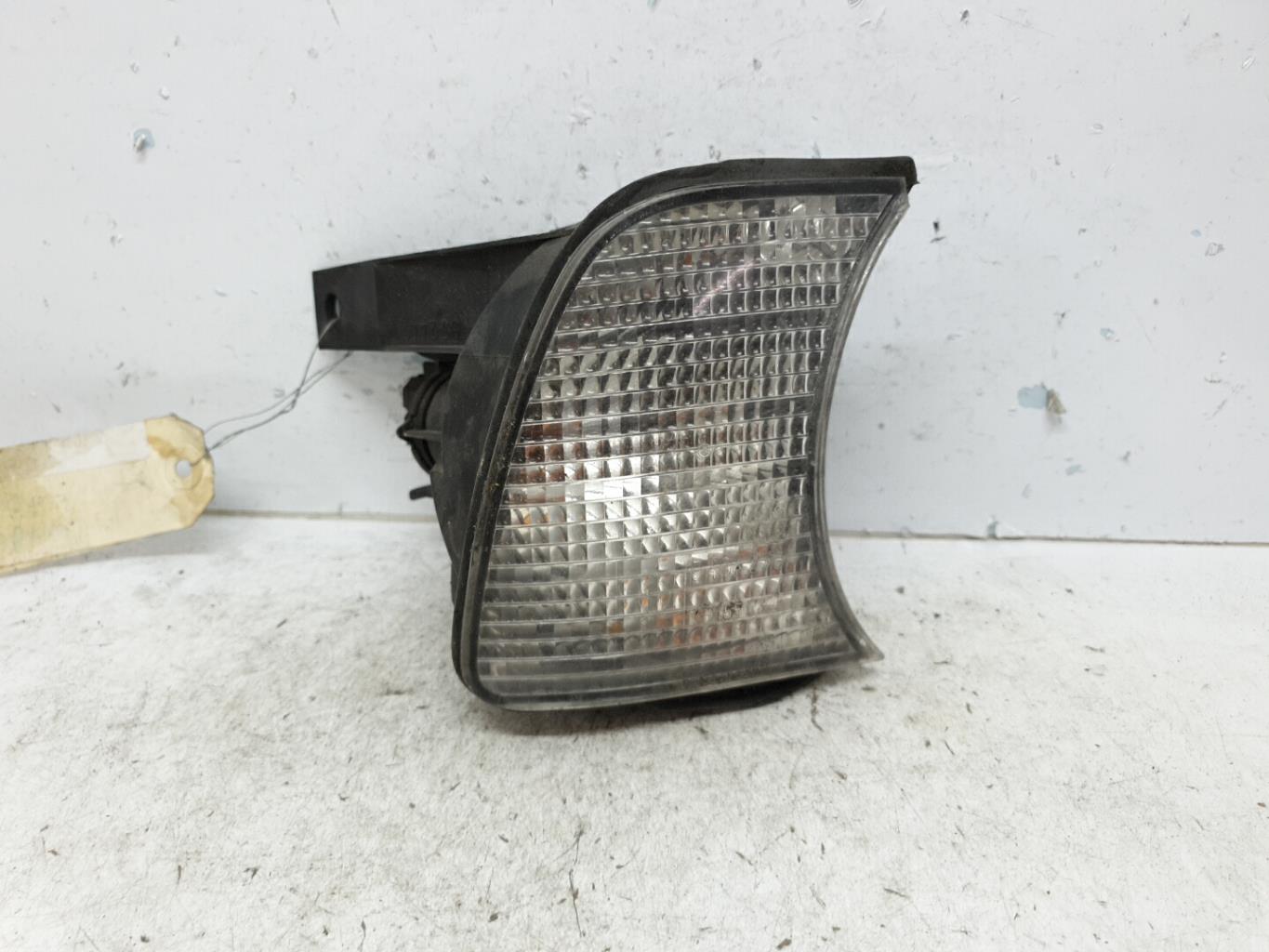 Optique avant secondaire droit (feux)(clignotant) bmw serie 5 e34