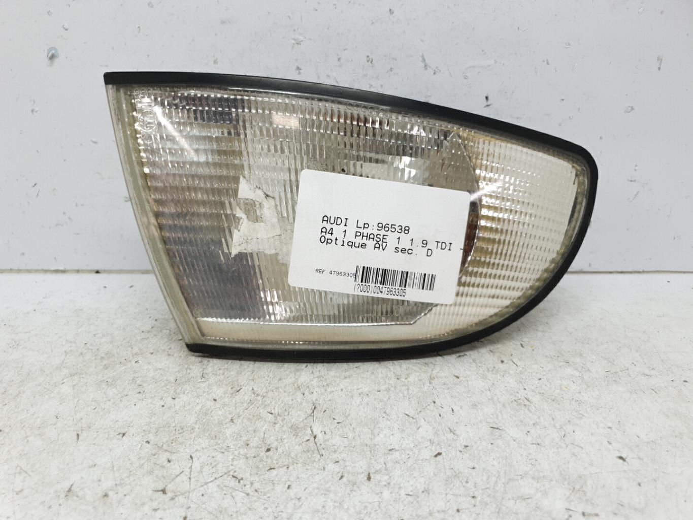 Optique avant secondaire droit (feux)(clignotant) audi a4 1 phase 1