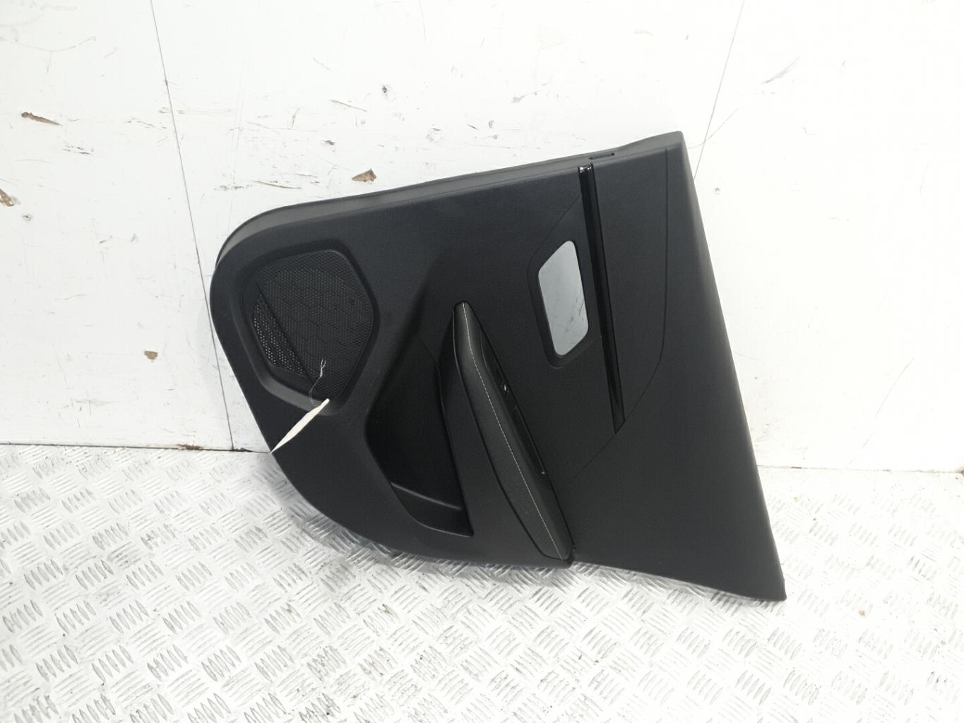 Panneau de porte arriere droit peugeot 208 2