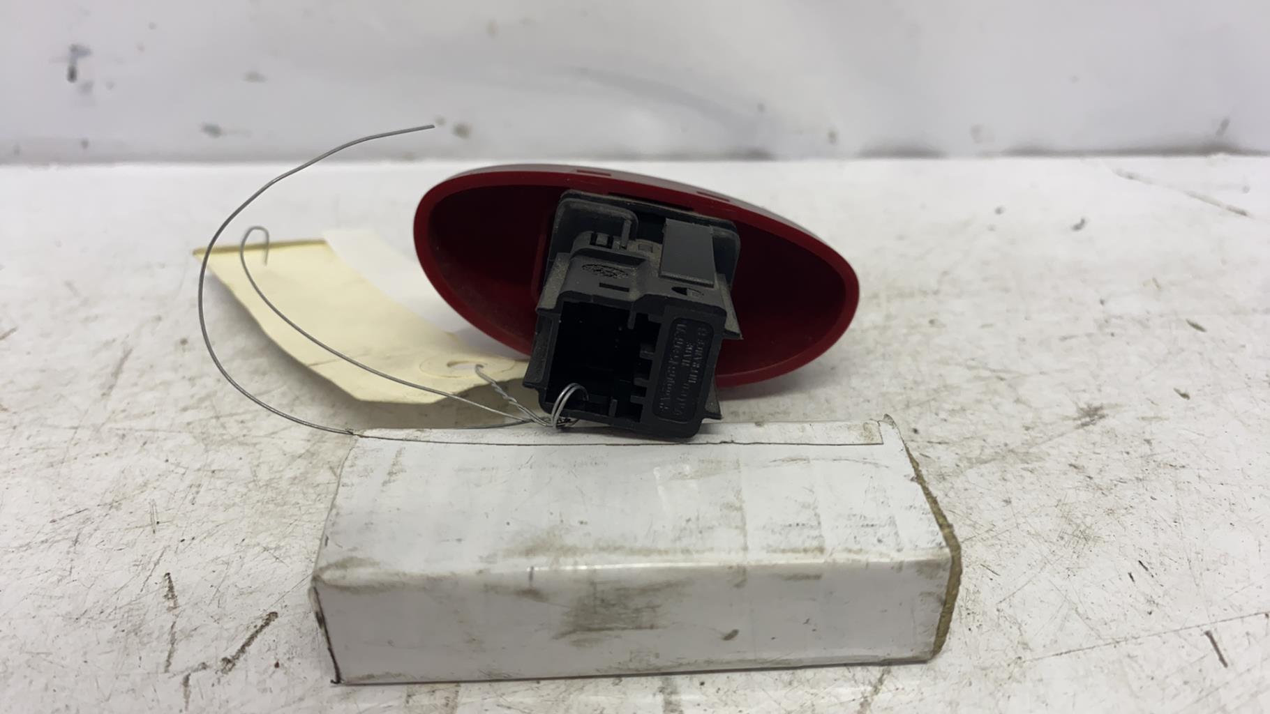 Bouton de warning PEUGEOT 206 Essence - 1