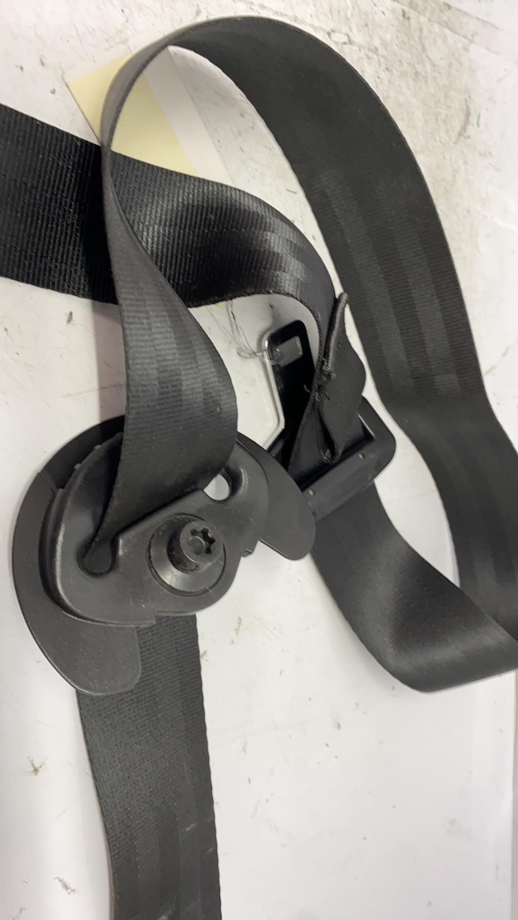 Ceinture avant droit peugeot 3008 1 phase 1